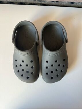 CROCS Kids Classic Clog in Gray